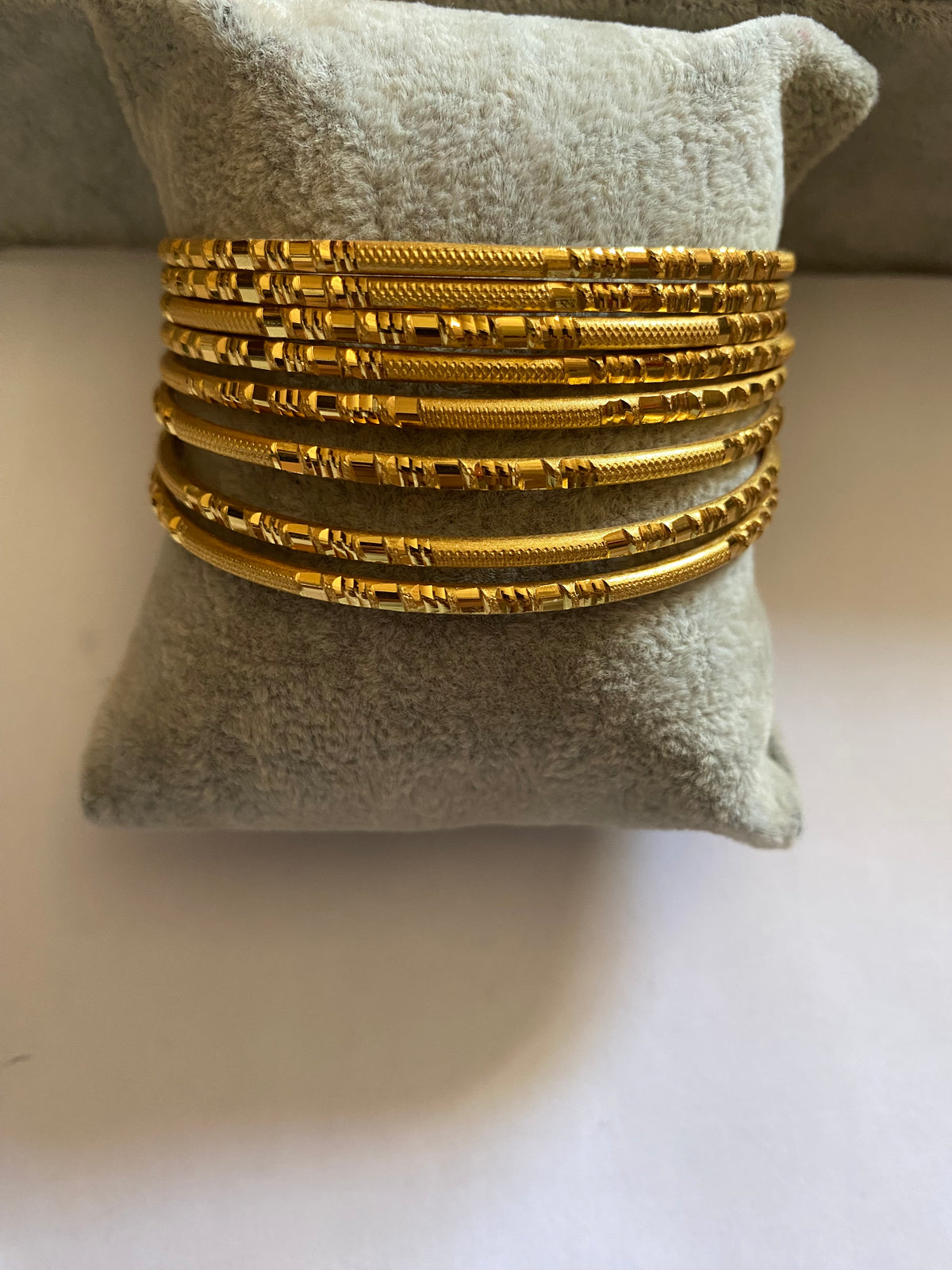 Gold Bangle Set - 6 Pieces of Elegant Gold Bangles for Women - Perfect for Special Occasions and Daily Wear - High-Quality Craftsmanship