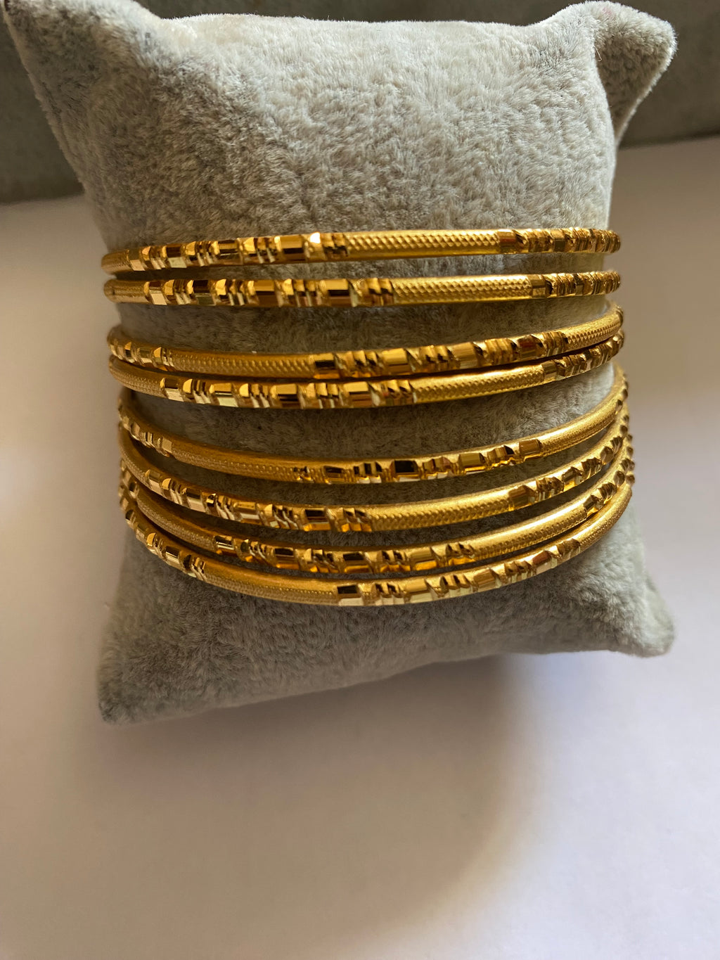 Gold Bangle Set - 6 Pieces of Elegant Gold Bangles for Women - Perfect for Special Occasions and Daily Wear - High-Quality Craftsmanship